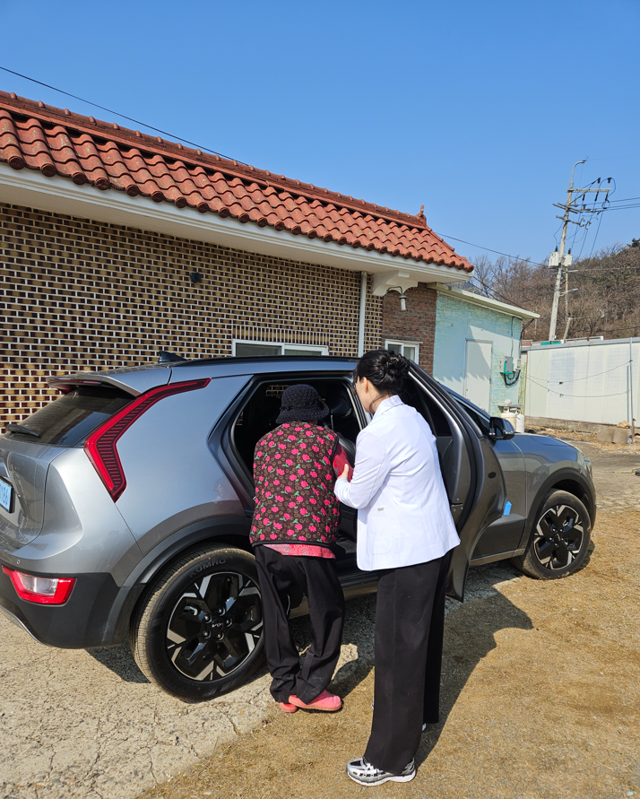 김포시보건소 북부보건센터, 치매쉼터 어르신 이동 지원 ‘안심 송영 서비스’ 운영 이미지