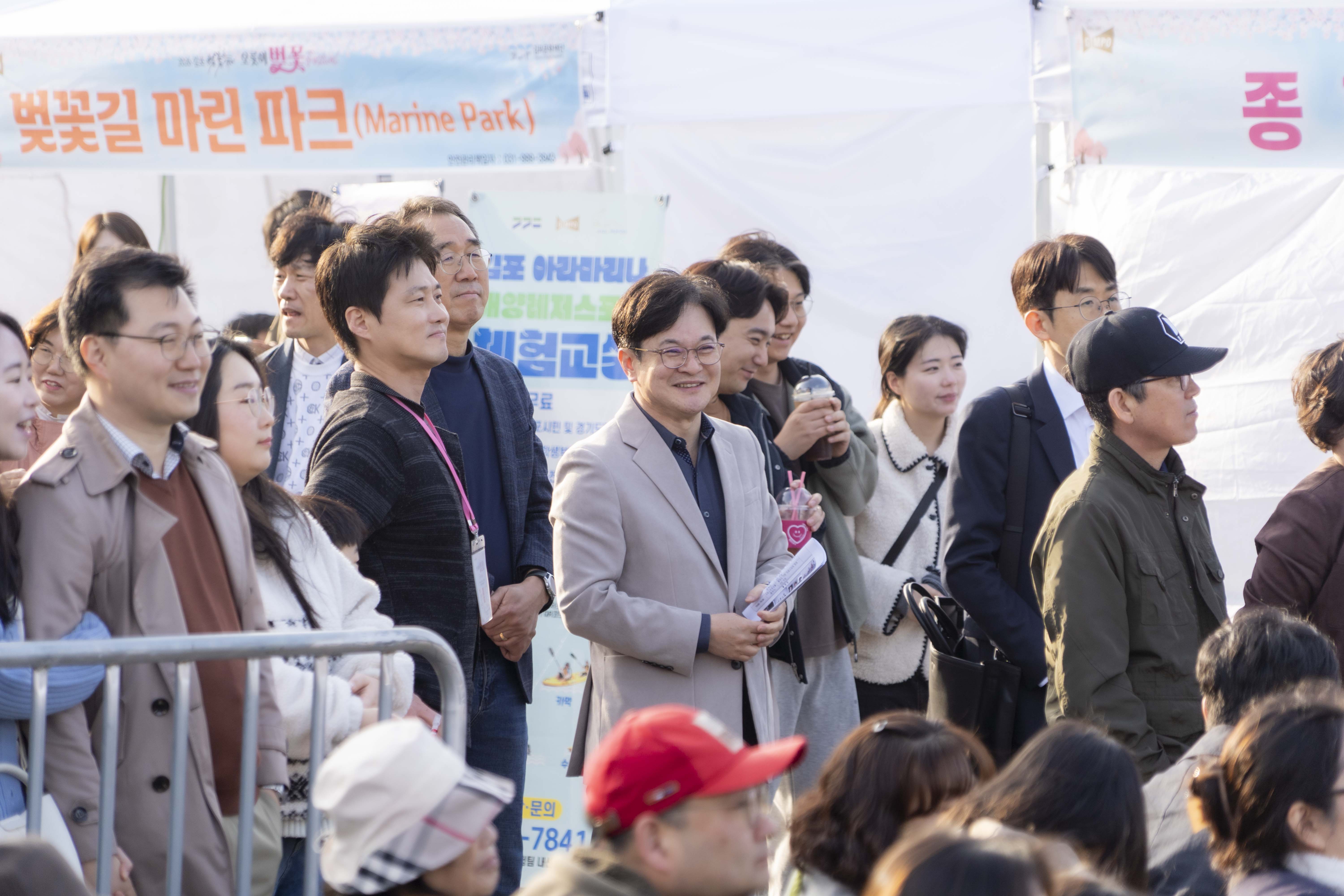 “벚꽃은 김포” 외치게 한 인생숏… 환상의 밤 펼쳐진 ‘2026 김포 벚꽃축제’ 이미지 5