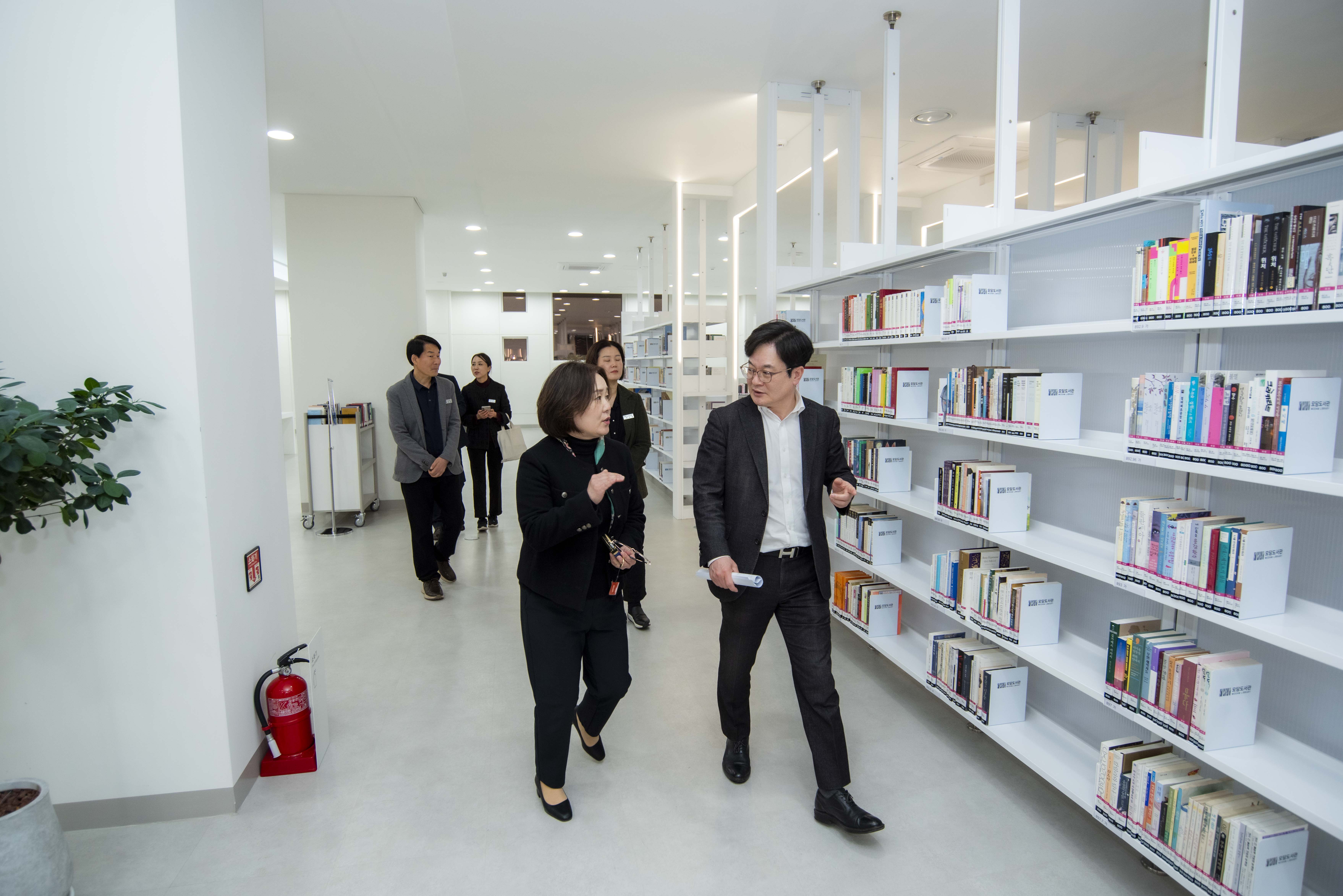 김병수 김포시장, 김포만화도서관·모담도서관 현장행정… ‘책의 도시 김포’로 이미지 4