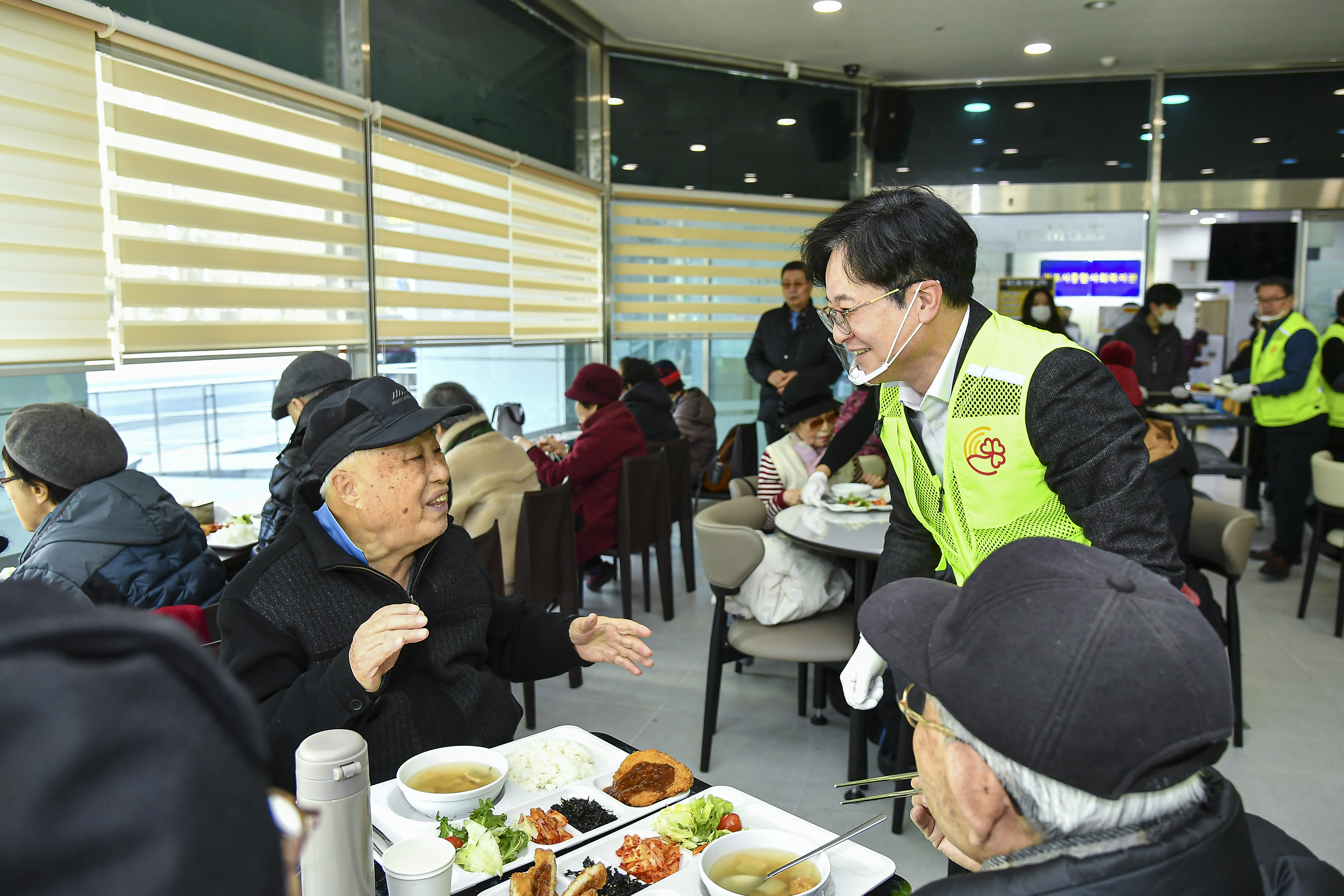 김병수 김포시장, 어르신 점심 직접 챙기며 ‘현장행정’ 시동 이미지