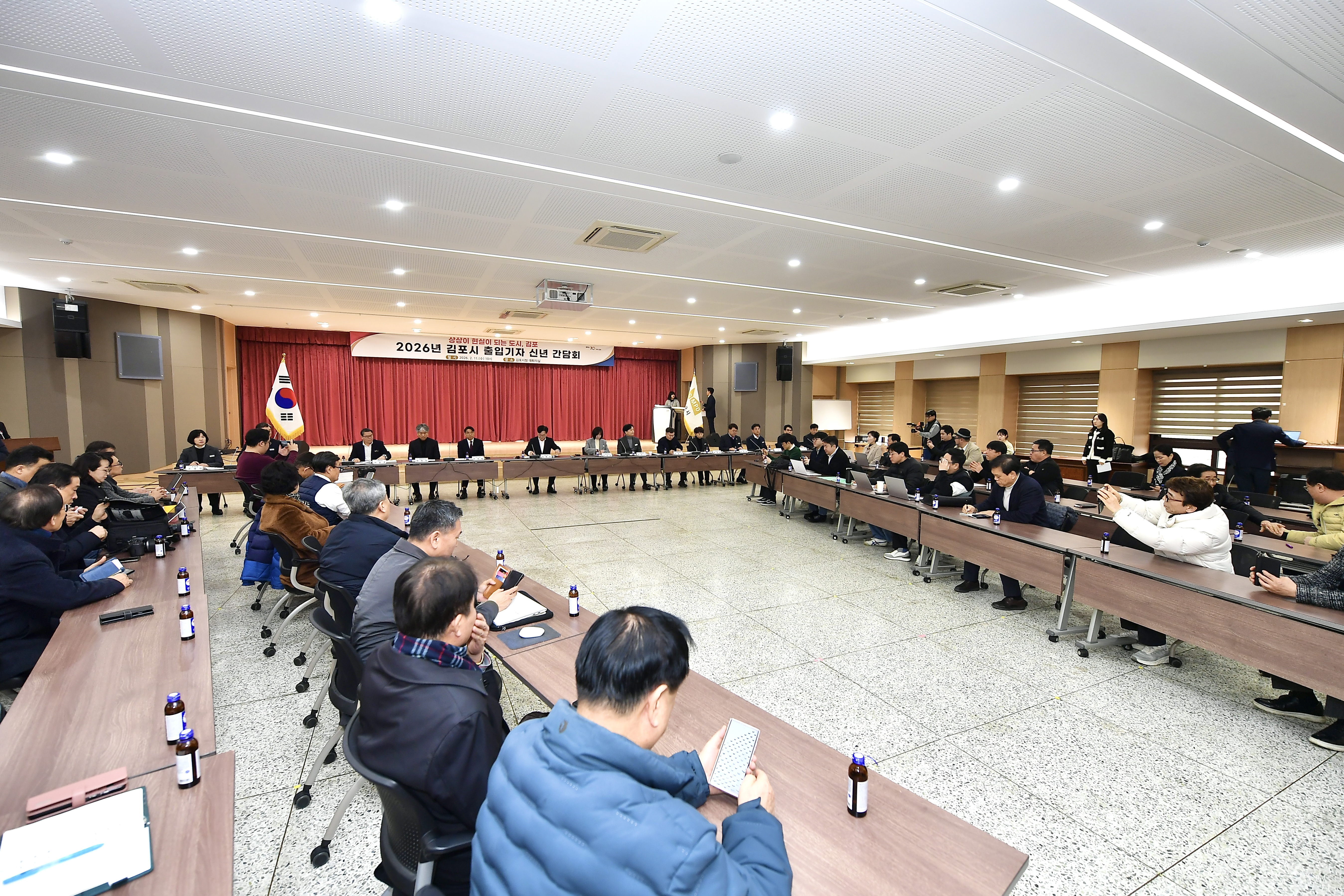 [2026 김포시 출입기자 신년간담회]김병수 시장 “5,500억원 선언, 정부 설득 위한 최적기의 ‘의지 확약’” 이미지 5