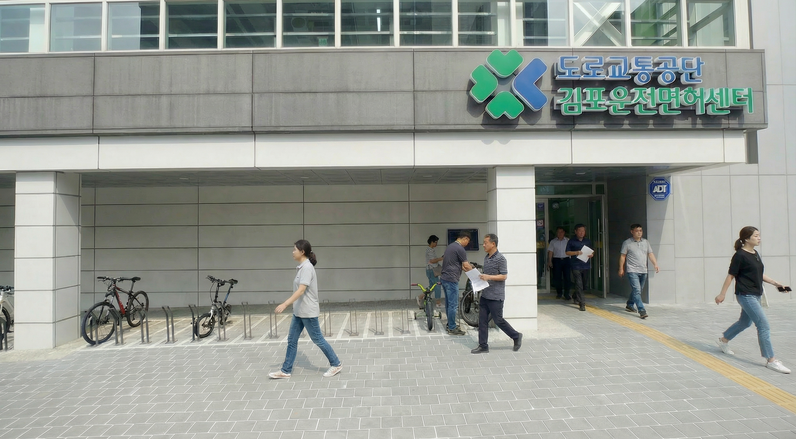 [달라진 김포, 시민 일상 속 변화⓵]김포운전면허센터, 개소 1년반만에 8만명 방문 큰 호응 이미지 2